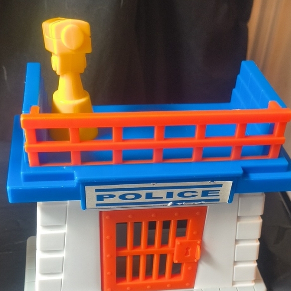 Police Station Playset with Blue and Orange Details - Picture 9 of 10